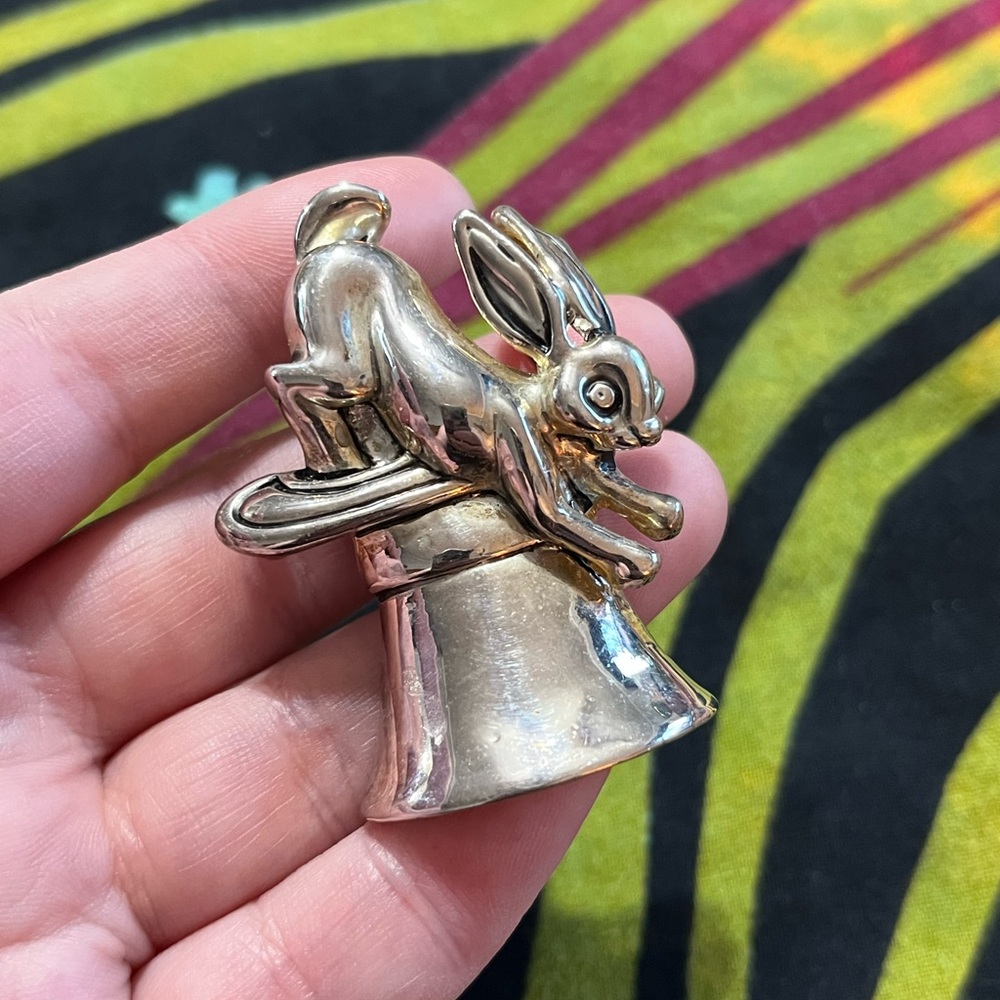 Vintage MJ Signed Magician Hat Rabbit Silver Tone Metal Costume Jewelry Brooch